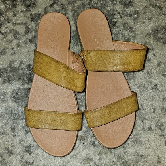 Madden Girl "Alie" Cognac Tan Light Brown Wood Platform Strappy Slides Sandals - Picture 2 of 14